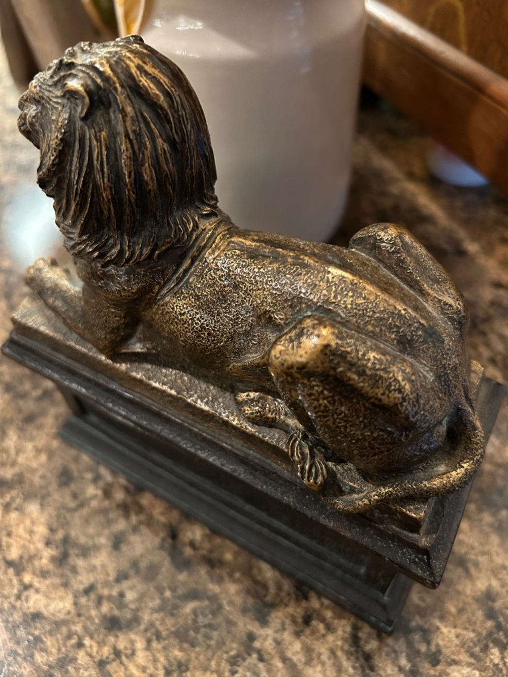 Pair of Borghese Style Vintage Gold Gilt Lion Bookends - Picture 9 of 9
